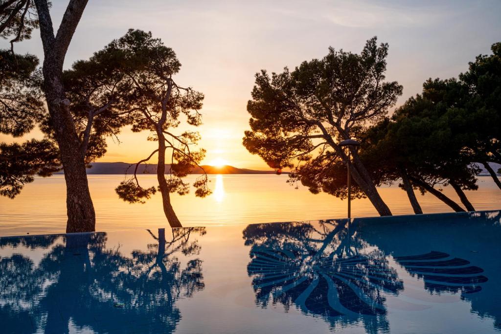 MAKARSKA - VALAMAR METEOR 4*