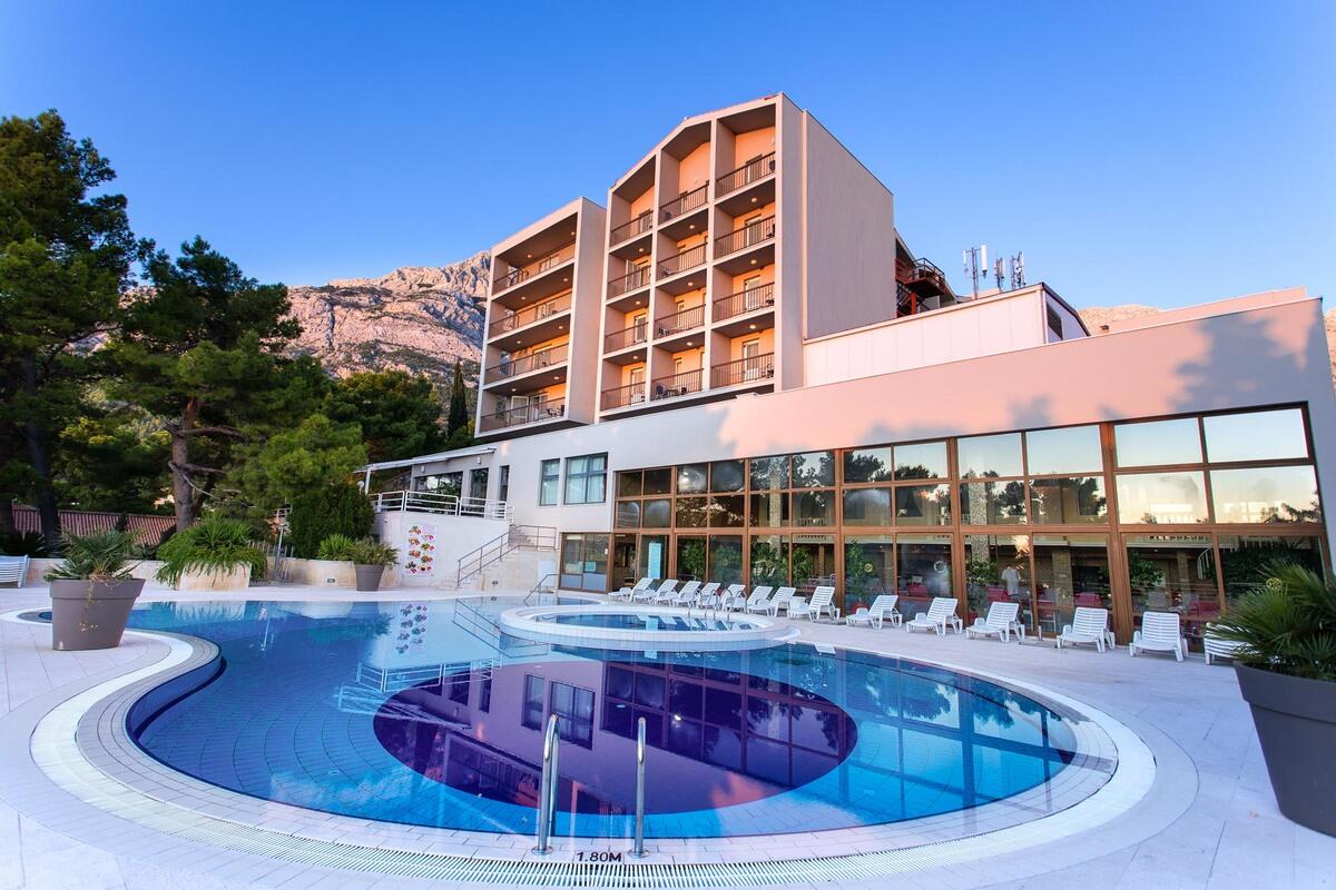 BAŠKA VODA – HOTEL HORIZONT 4*